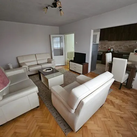 Maks 1 Apartment *